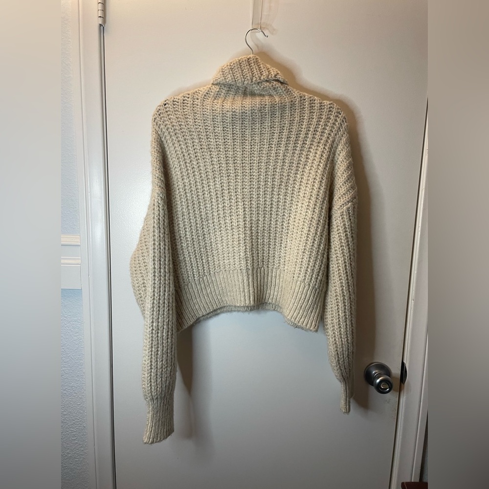 Cozy Zara Women's Cropped Cream Turtleneck Sweater - Size Small - Picture 4 of 6